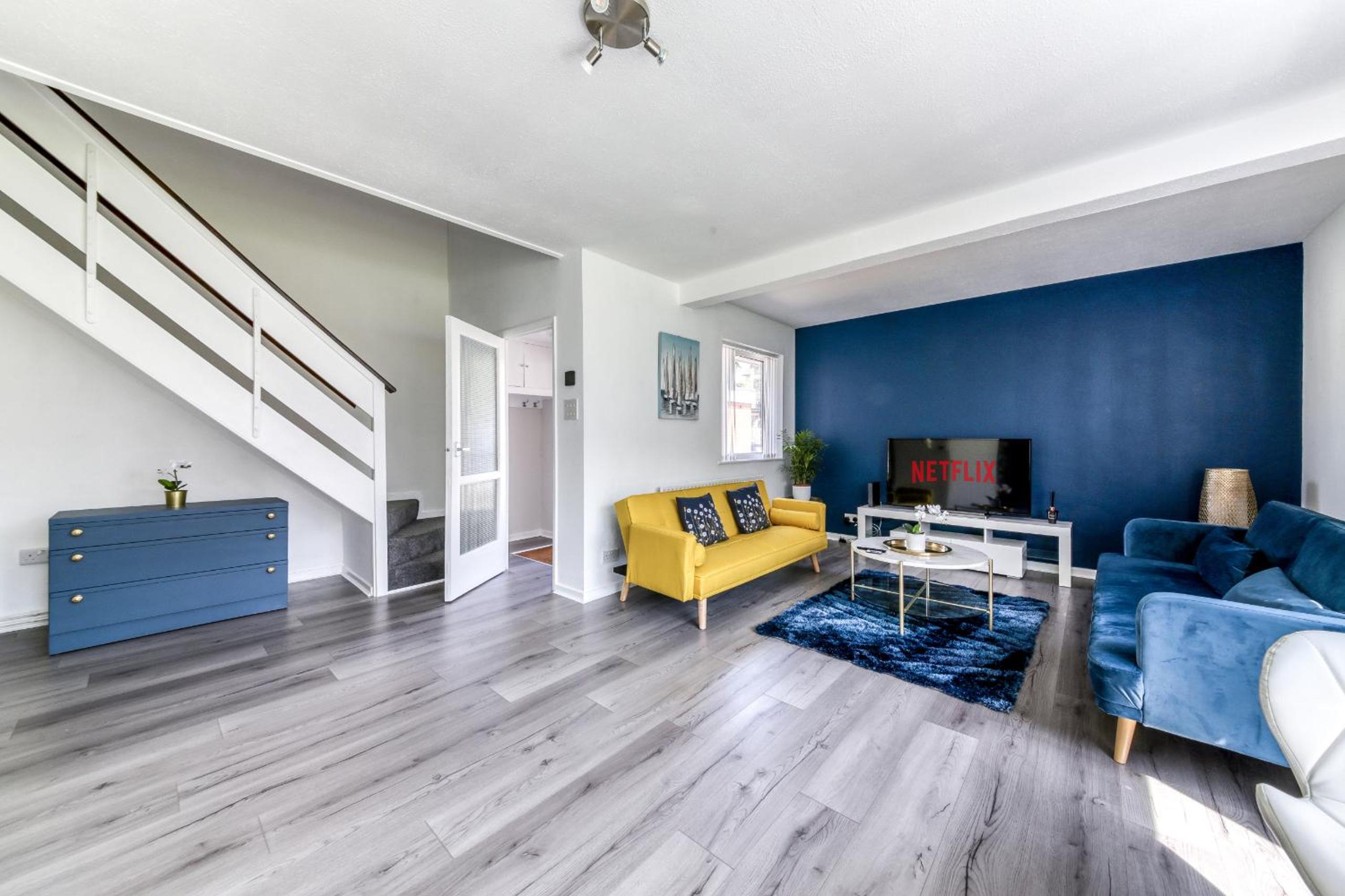 Contemporary 4 bedroom detached house with parking and city links view 3