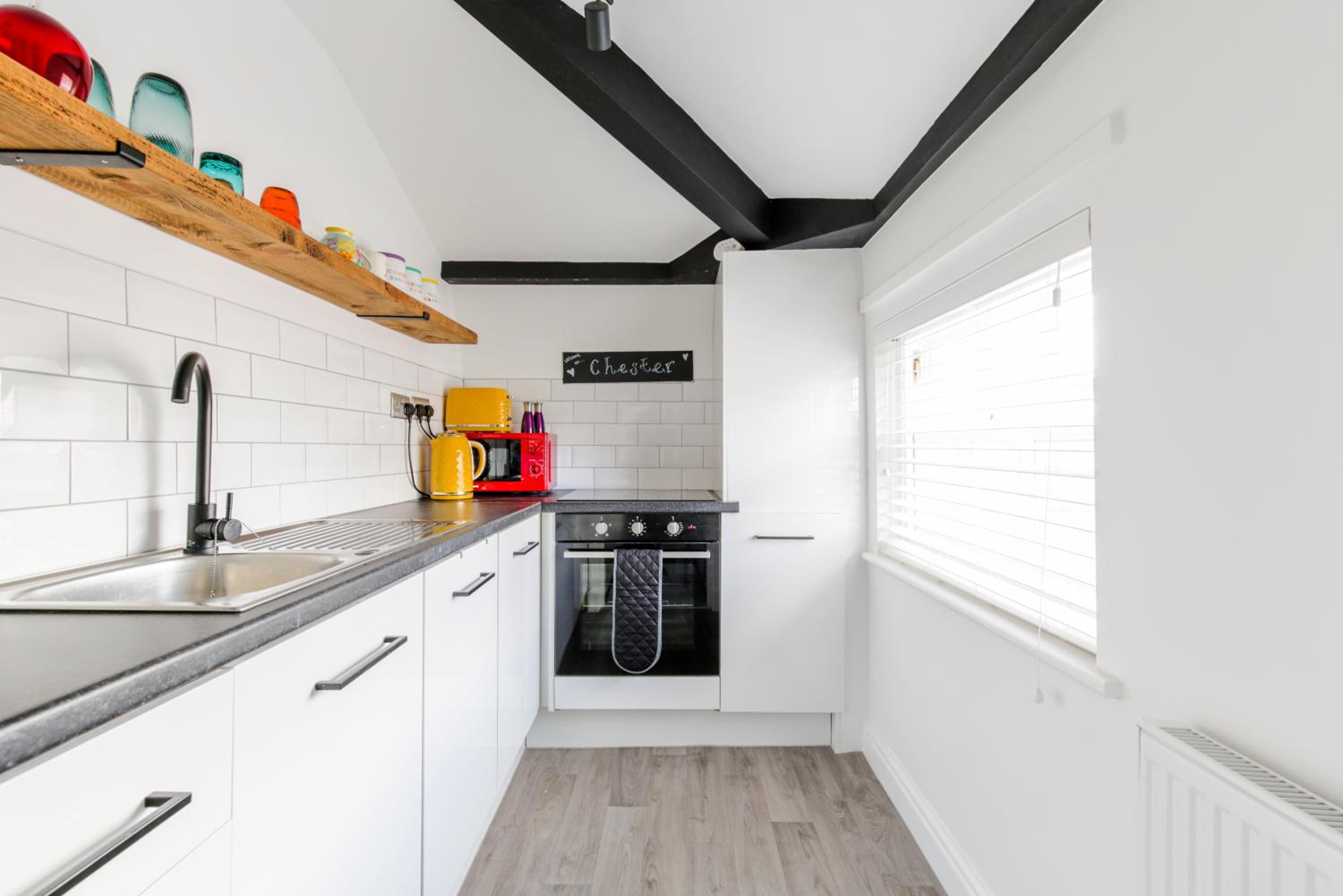 Chester Stays - Beautiful loft apartment with parking view 4