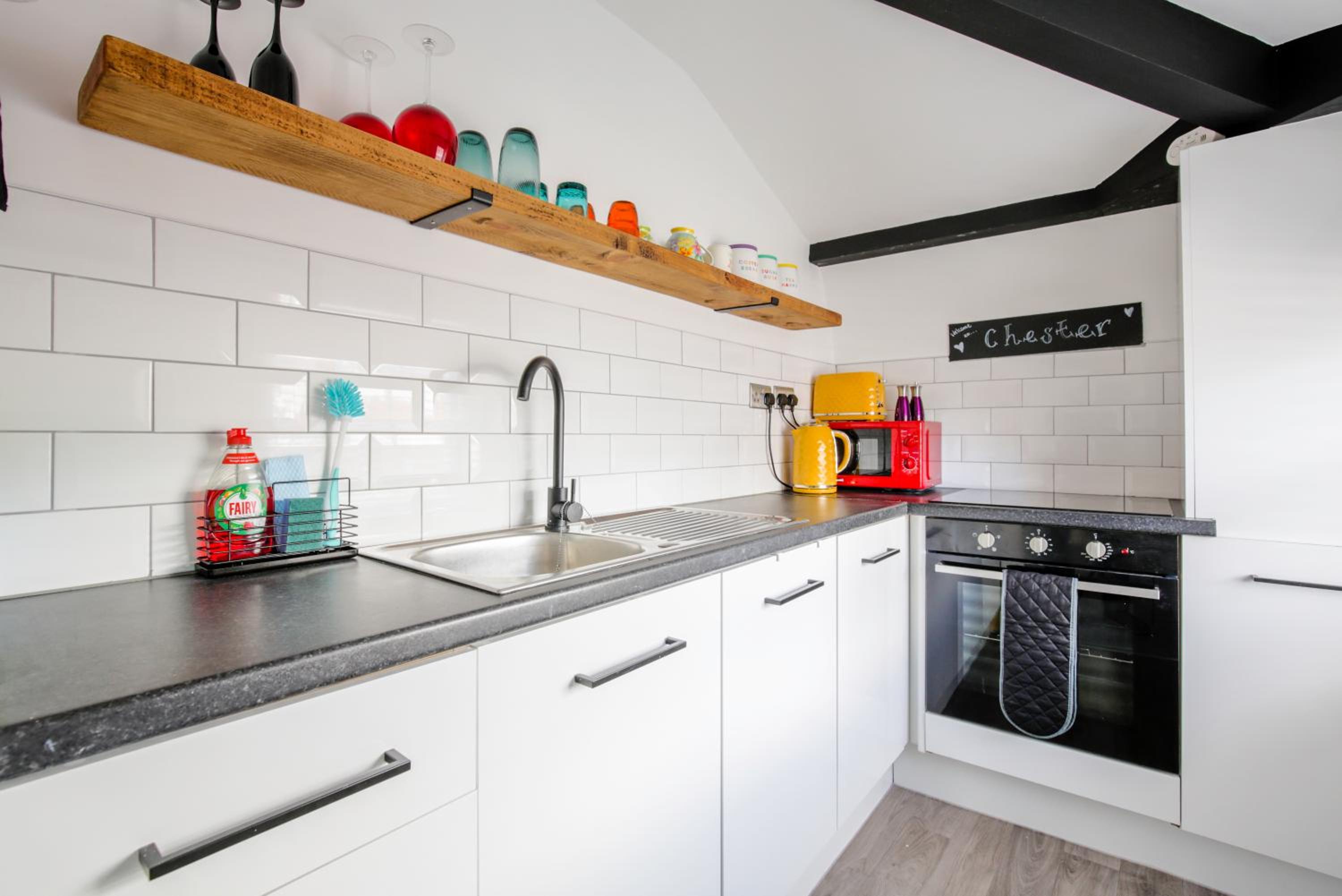 Chester Stays - Beautiful loft apartment with parking view 5