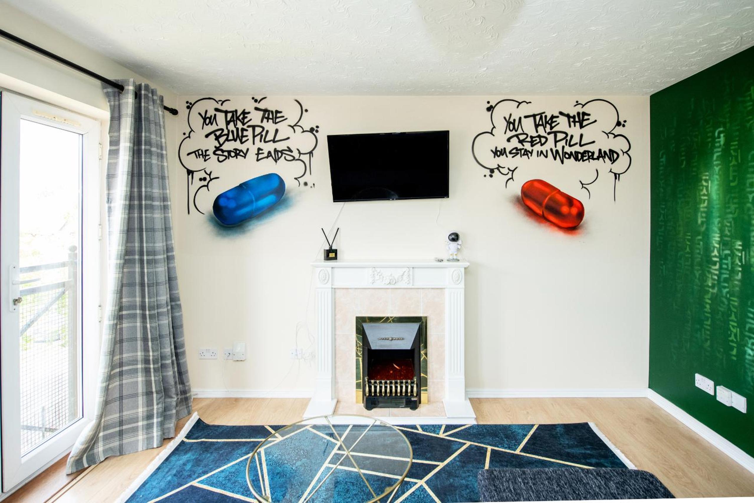 Escape The Matrix - 2 Bed Flat in City Centre with Free Parking view 5