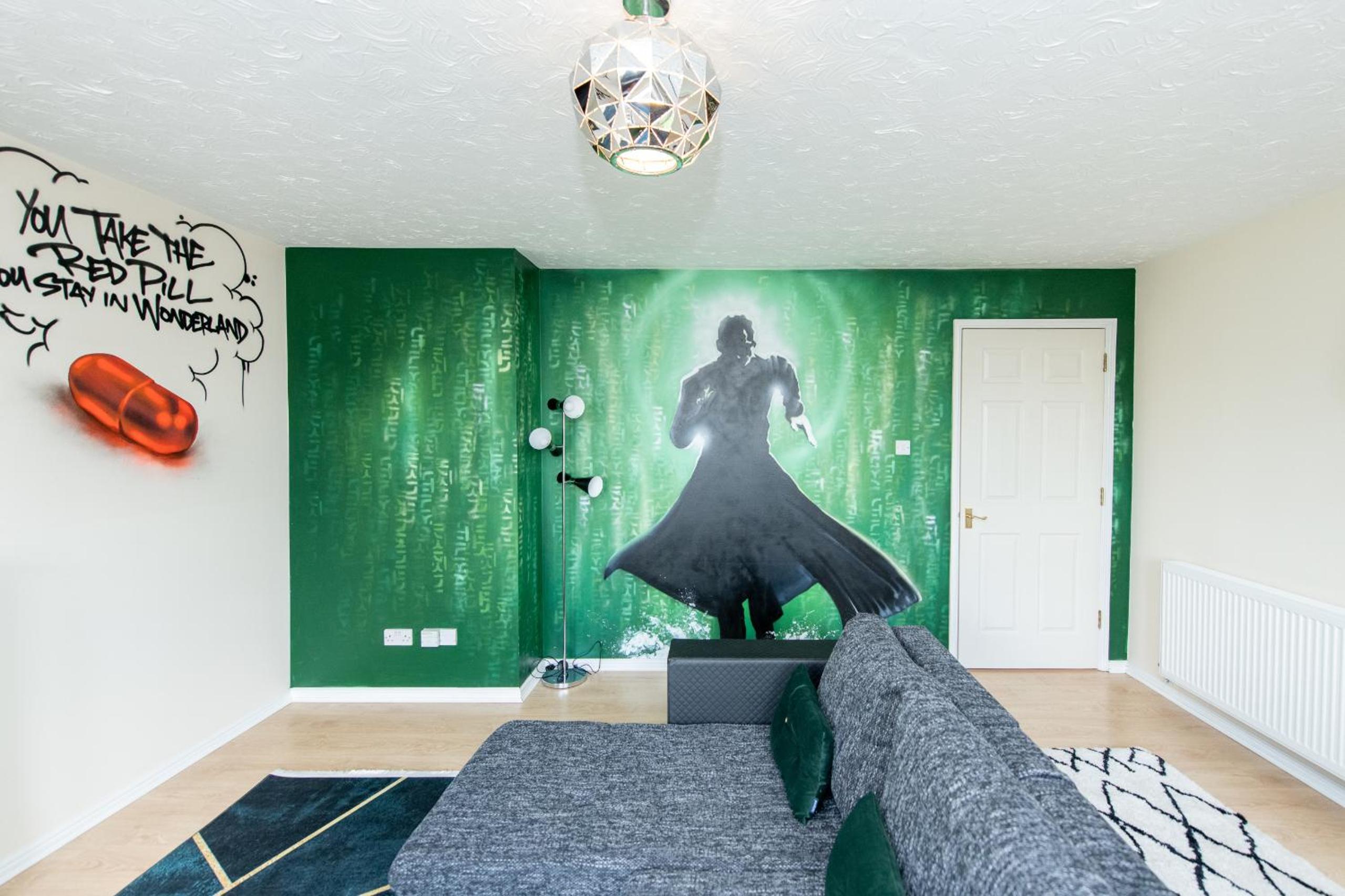 Escape The Matrix - 2 Bed Flat in City Centre with Free Parking view 4