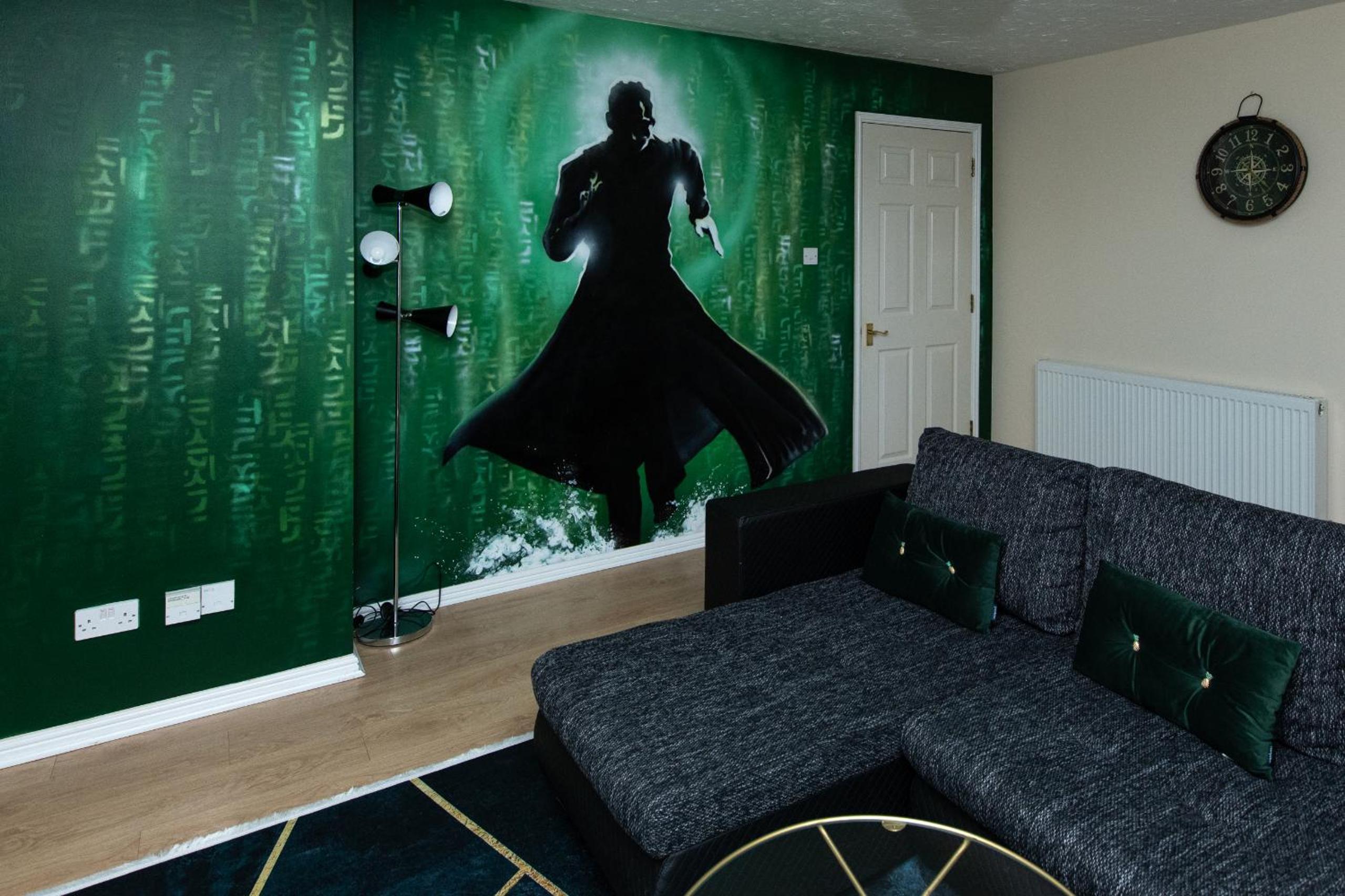 Escape The Matrix - 2 Bed Flat in City Centre with Free Parking view 2