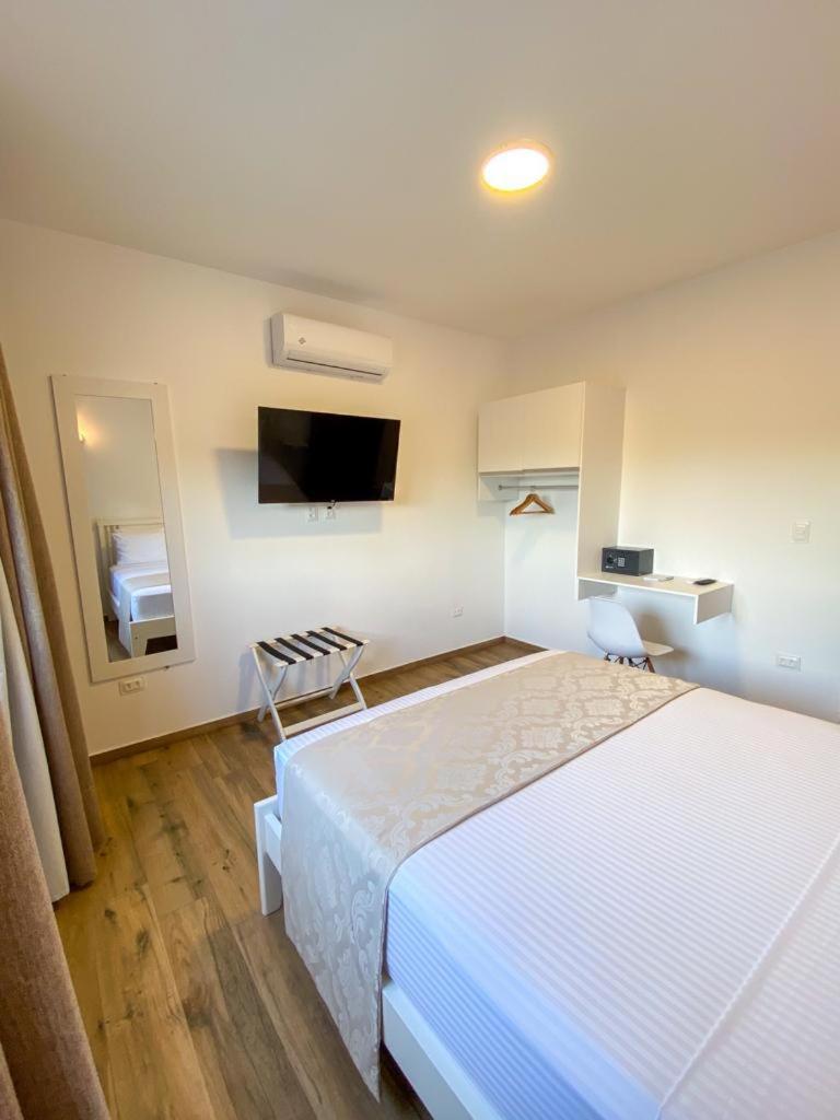 Aiolos Hotel & Discoveries