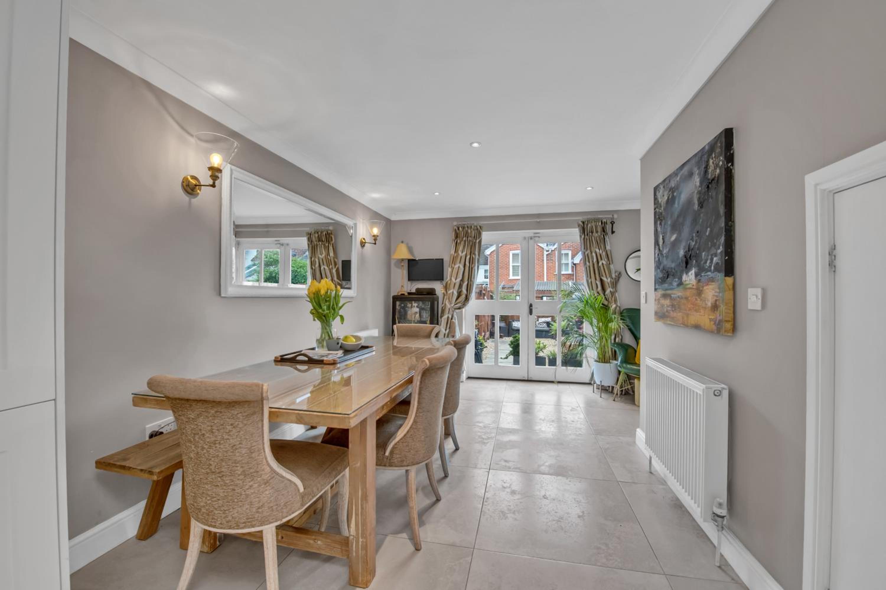 Stylish 3 bedroom townhouse for 5 guests, set in the medieval grid with off street parking