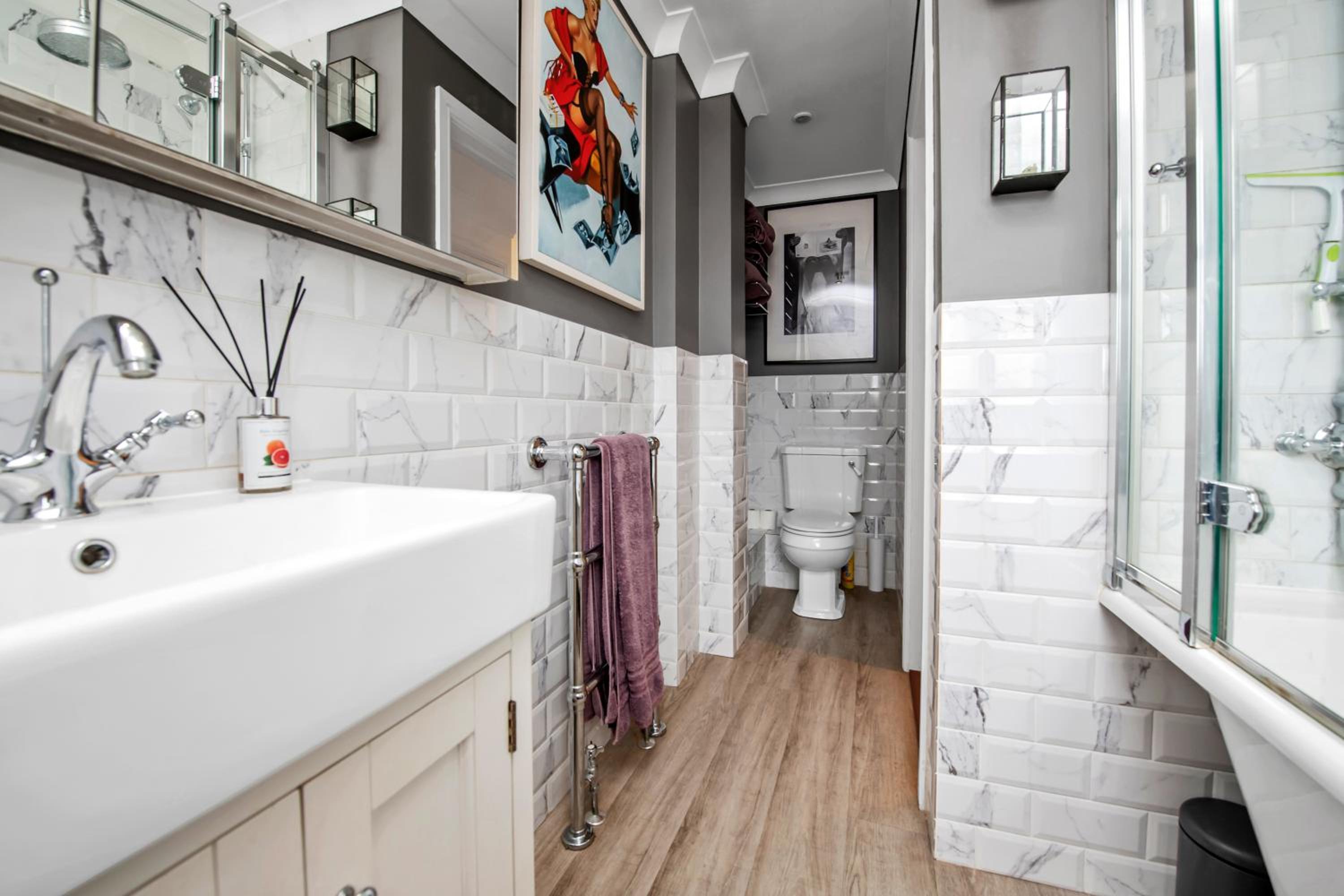Stylish 3 bedroom townhouse for 5 guests, set in the medieval grid with off street parking