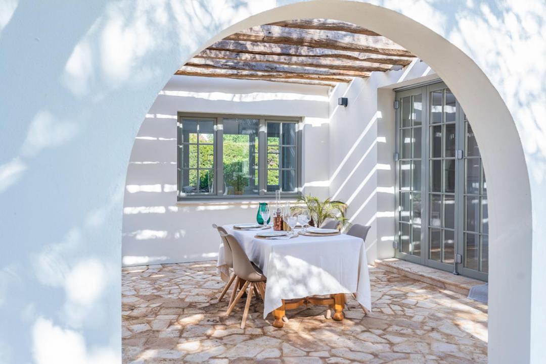 ONLY FAMILIES Villa and Guest House with Private Pool