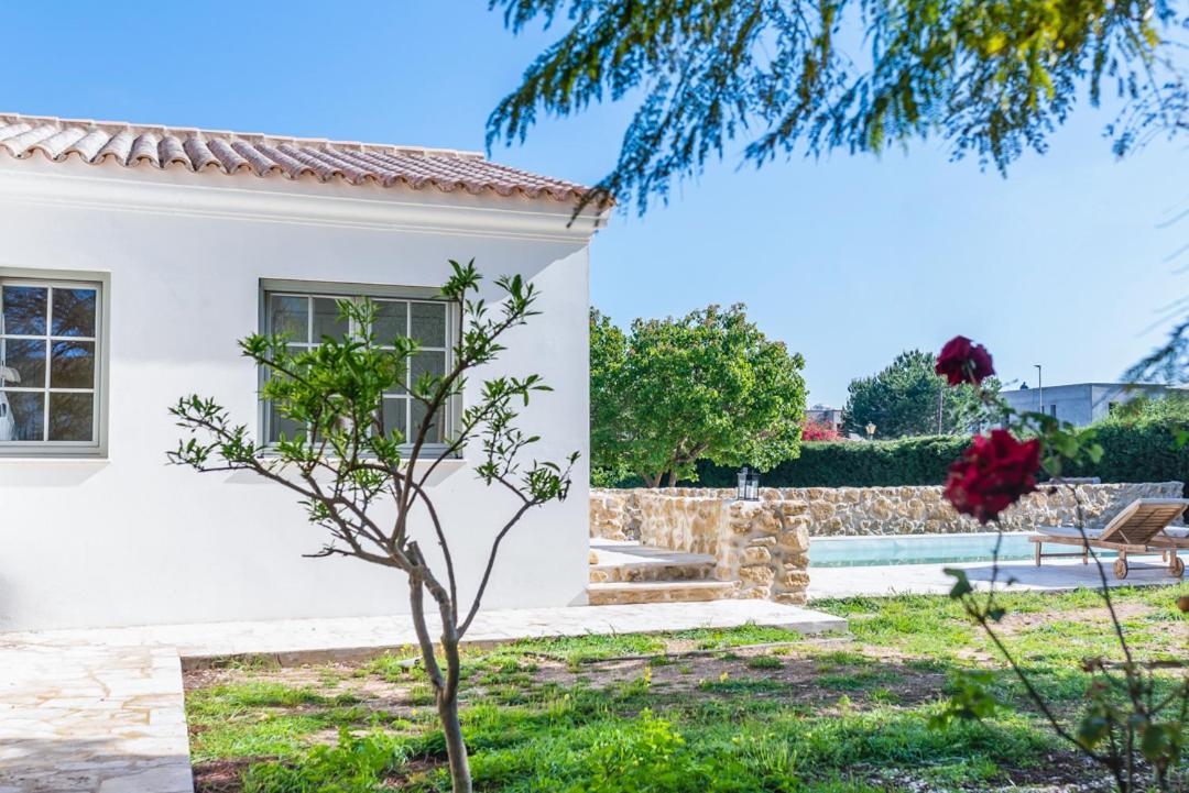 ONLY FAMILIES Villa and Guest House with Private Pool