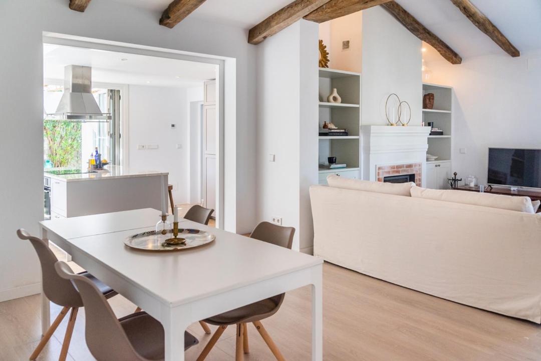 ONLY FAMILIES Villa and Guest House with Private Pool