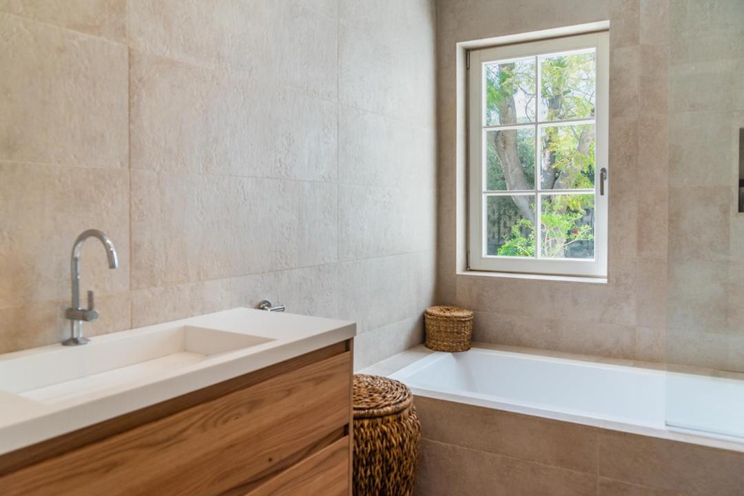 ONLY FAMILIES Villa and Guest House with Private Pool