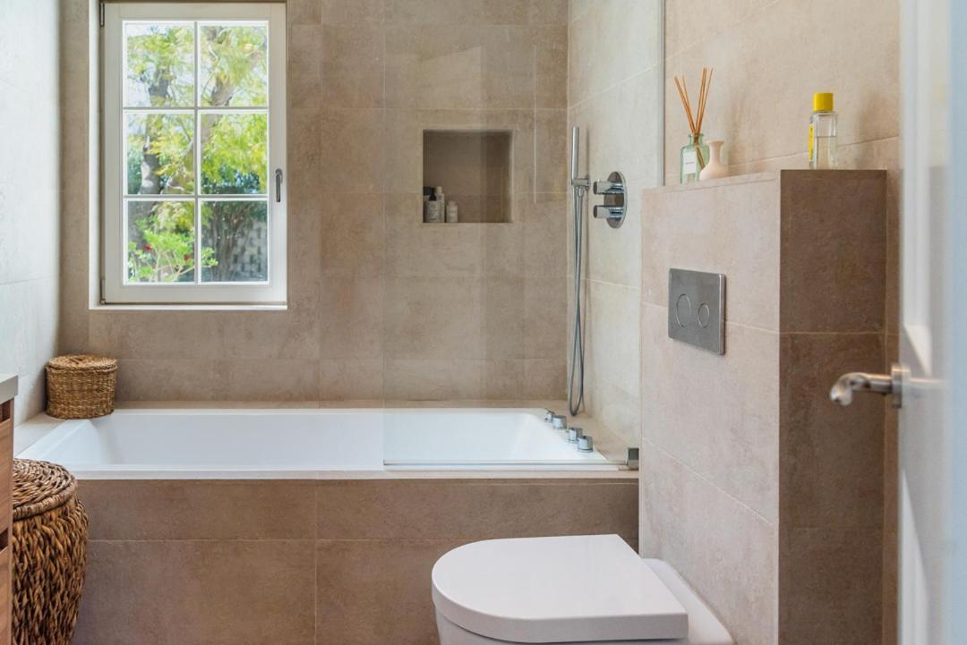 ONLY FAMILIES Villa and Guest House with Private Pool