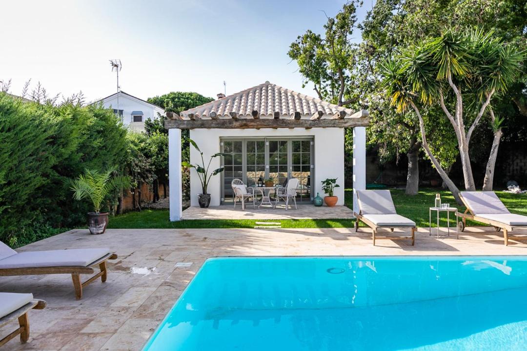 ONLY FAMILIES Villa and Guest House with Private Pool