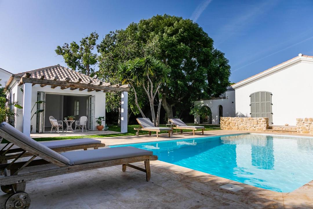 ONLY FAMILIES Villa and Guest House with Private Pool