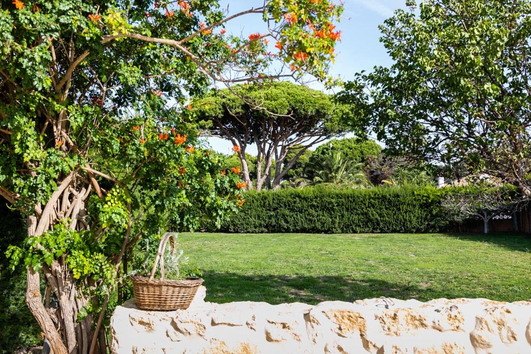 ONLY FAMILIES Villa and Guest House with Private Pool