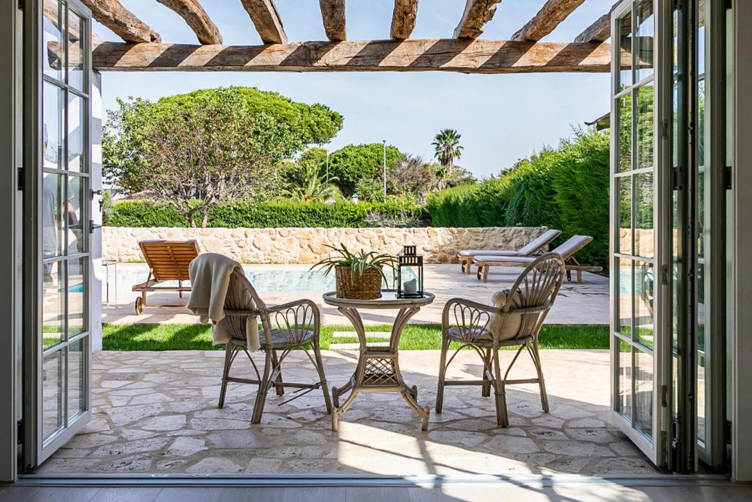 ONLY FAMILIES Villa and Guest House with Private Pool