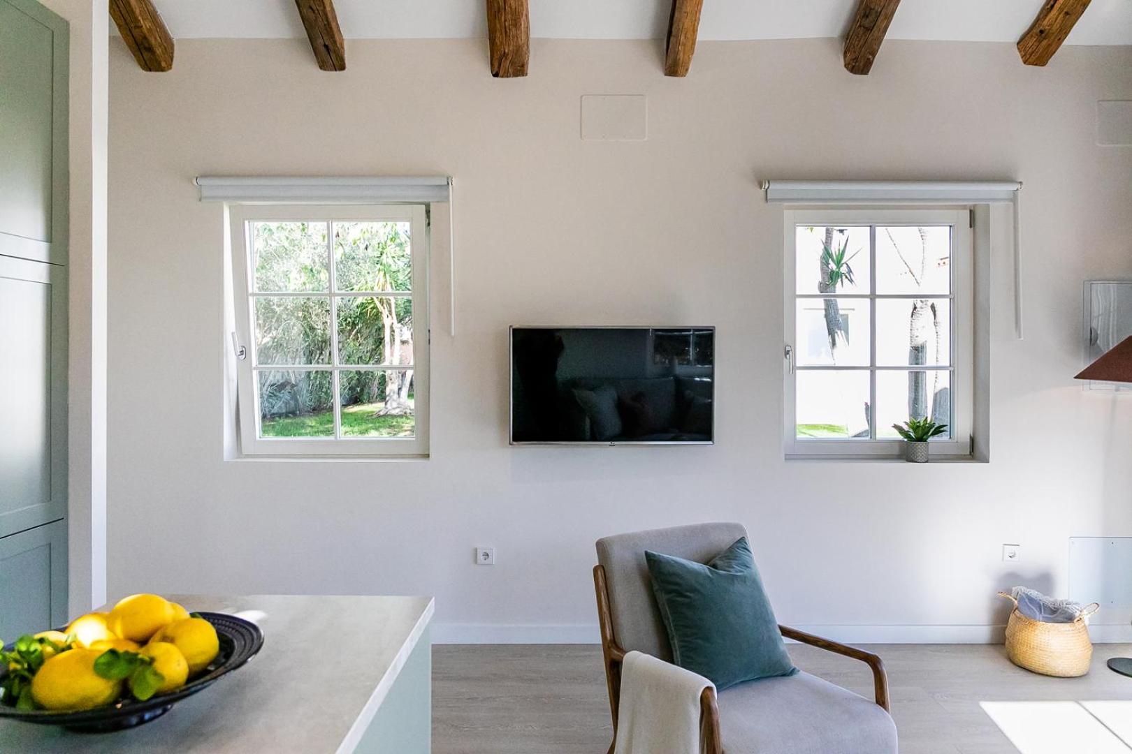 ONLY FAMILIES Villa and Guest House with Private Pool