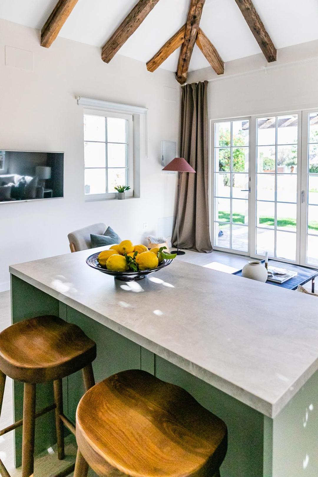 ONLY FAMILIES Villa and Guest House with Private Pool