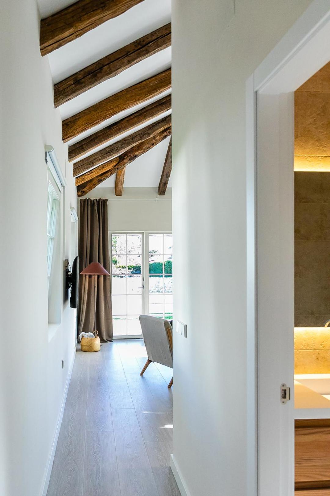 ONLY FAMILIES Villa and Guest House with Private Pool