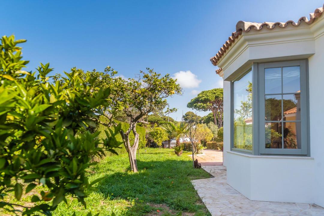 ONLY FAMILIES Villa and Guest House with Private Pool
