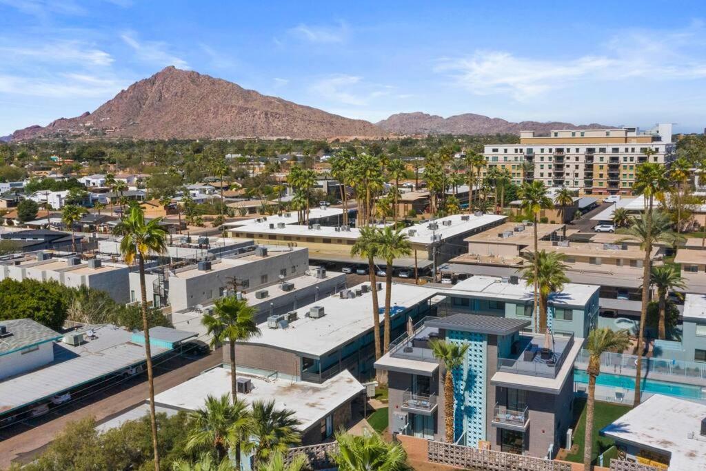 Walkable OTS, Heated Poolside Mid Century Condo - Property Image 5
