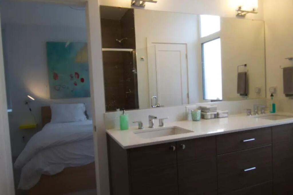 Walkable OTS, Heated Poolside Mid Century Condo - Property Image 10