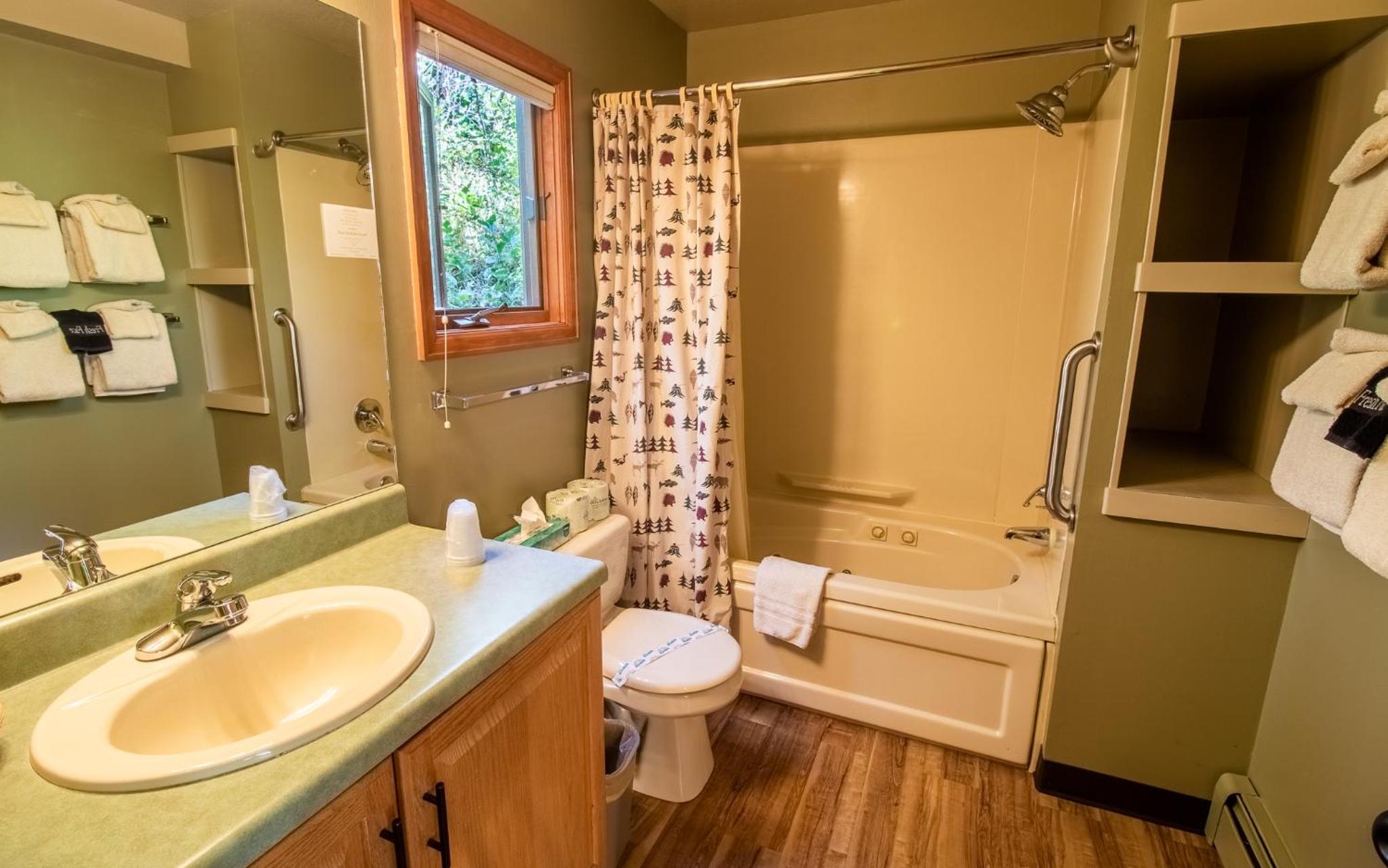 McGregor Mountain Lodge - Property Image 4