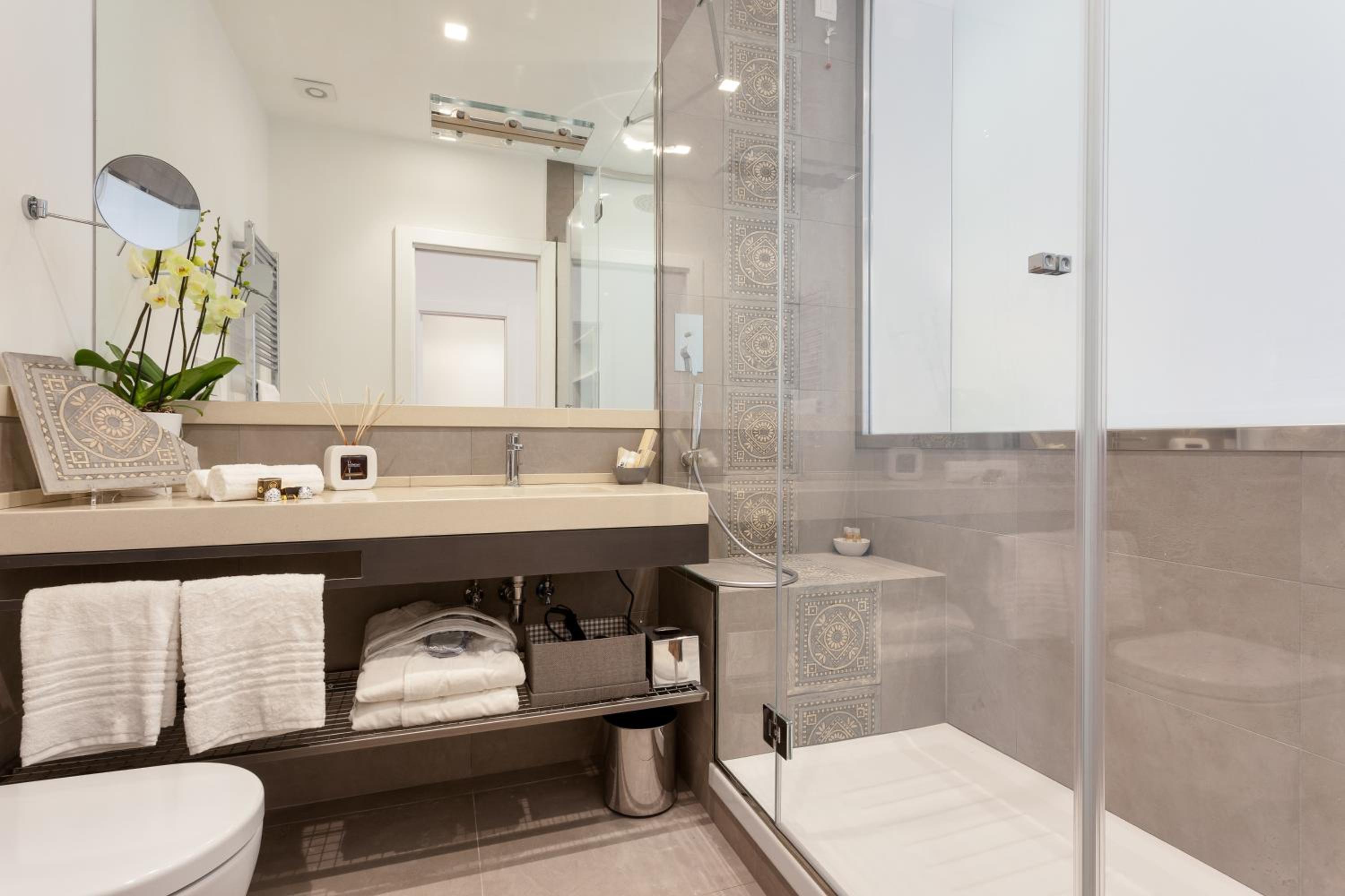 504 Corso Suites