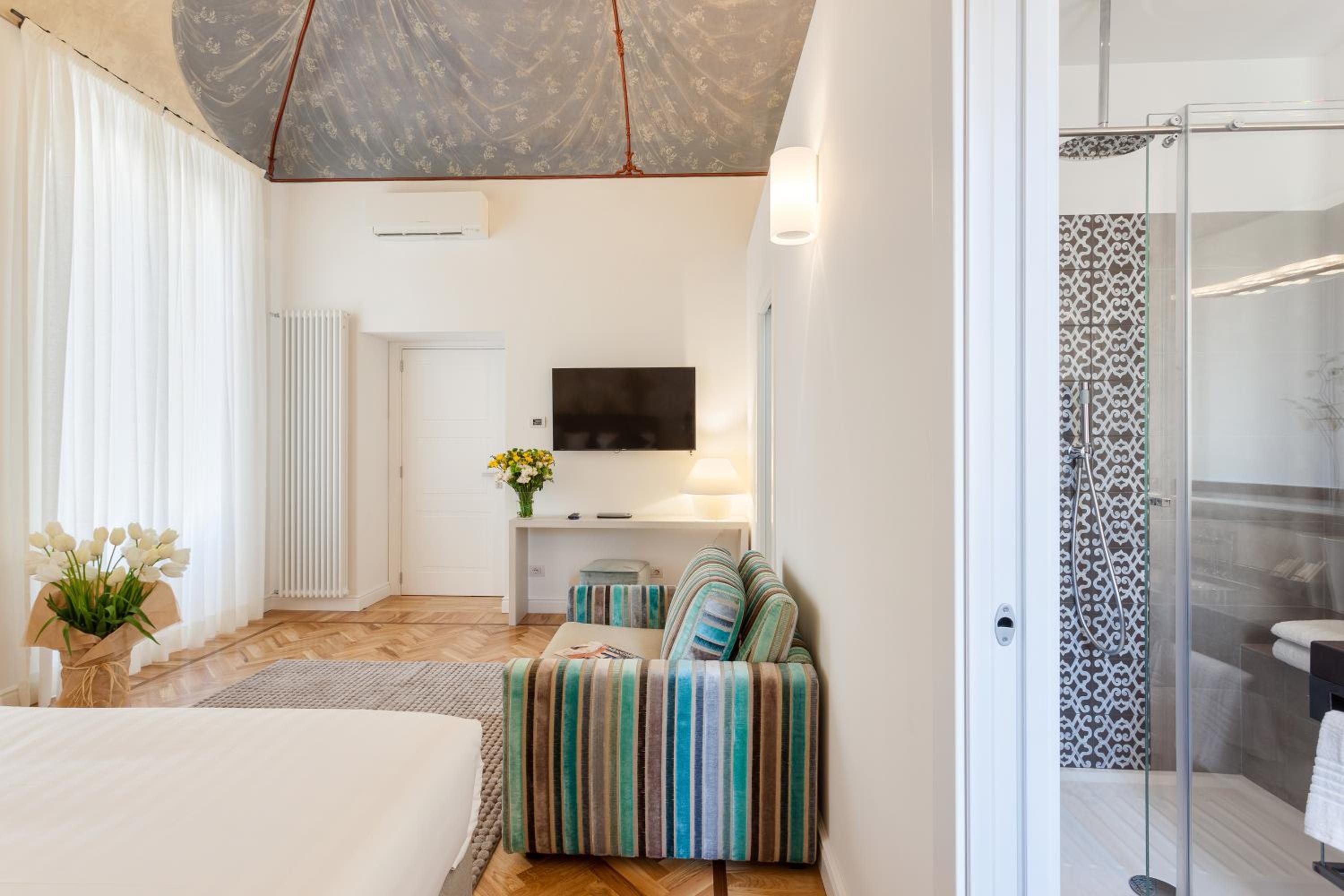 504 Corso Suites