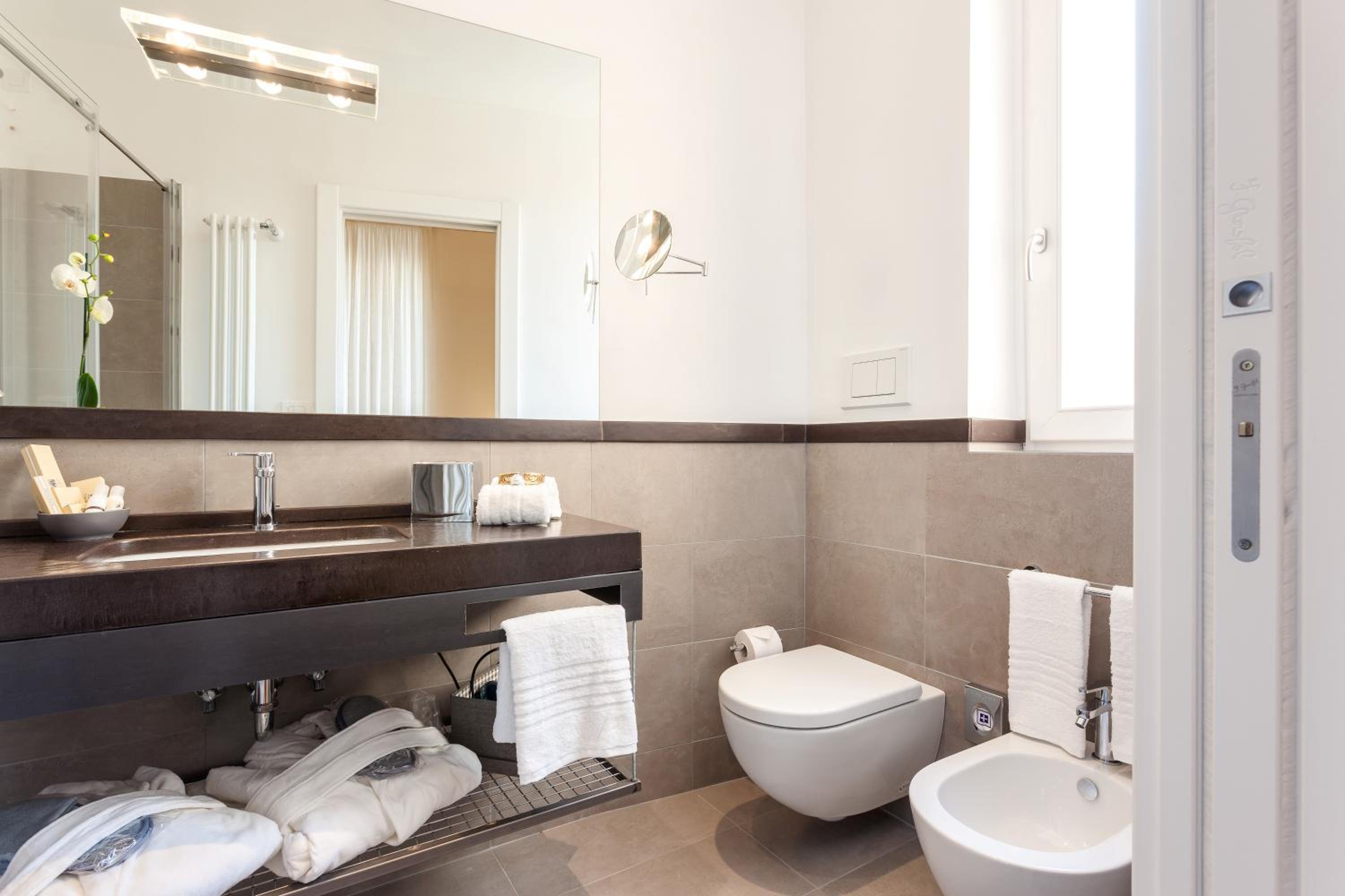 504 Corso Suites