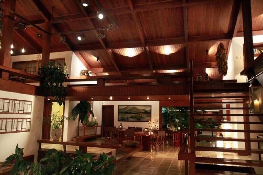 SMI012 Casa charmosa em condomínio à beira mar