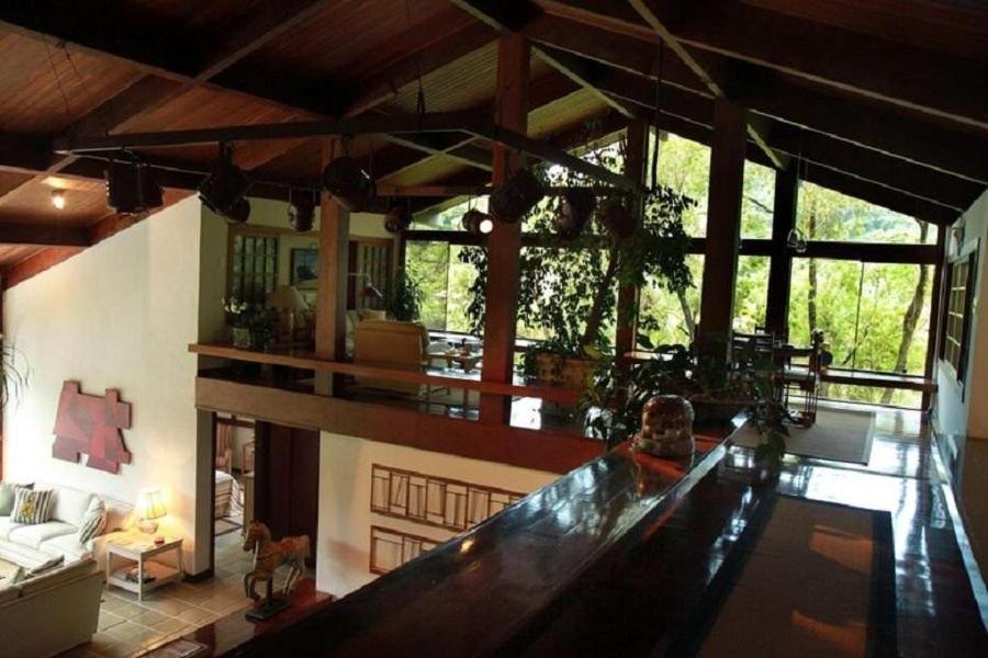SMI012 Casa charmosa em condomínio à beira mar