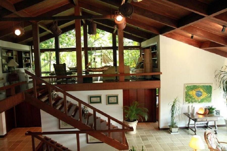 SMI012 Casa charmosa em condomínio à beira mar