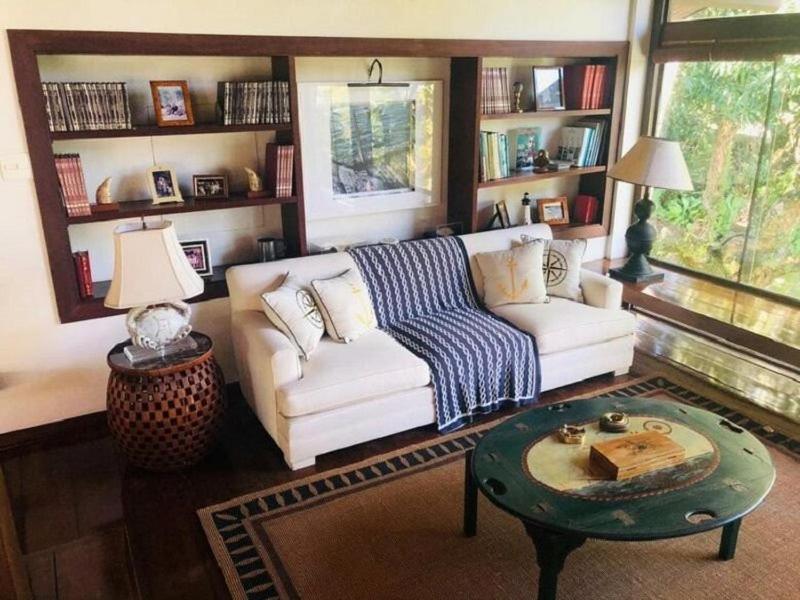 SMI012 Casa charmosa em condomínio à beira mar