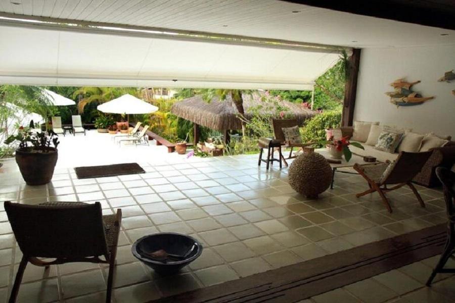 SMI012 Casa charmosa em condomínio à beira mar