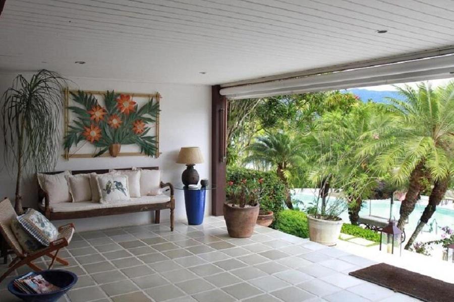 SMI012 Casa charmosa em condomínio à beira mar