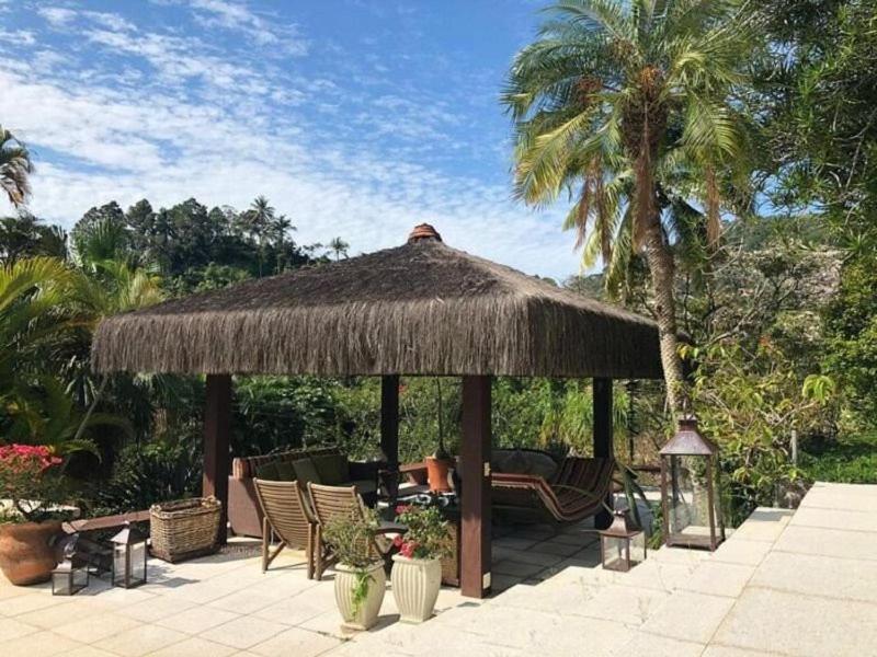 SMI012 Casa charmosa em condomínio à beira mar