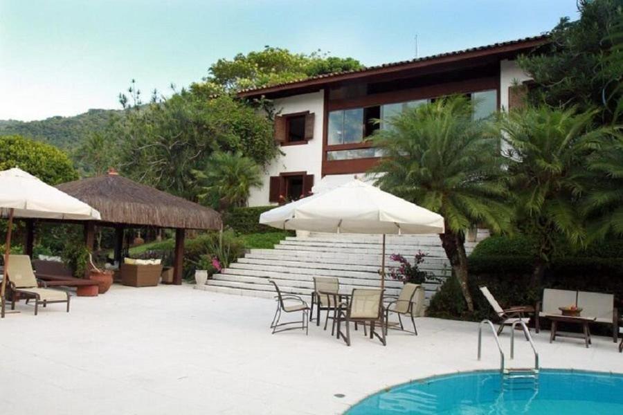 SMI012 Casa charmosa em condomínio à beira mar