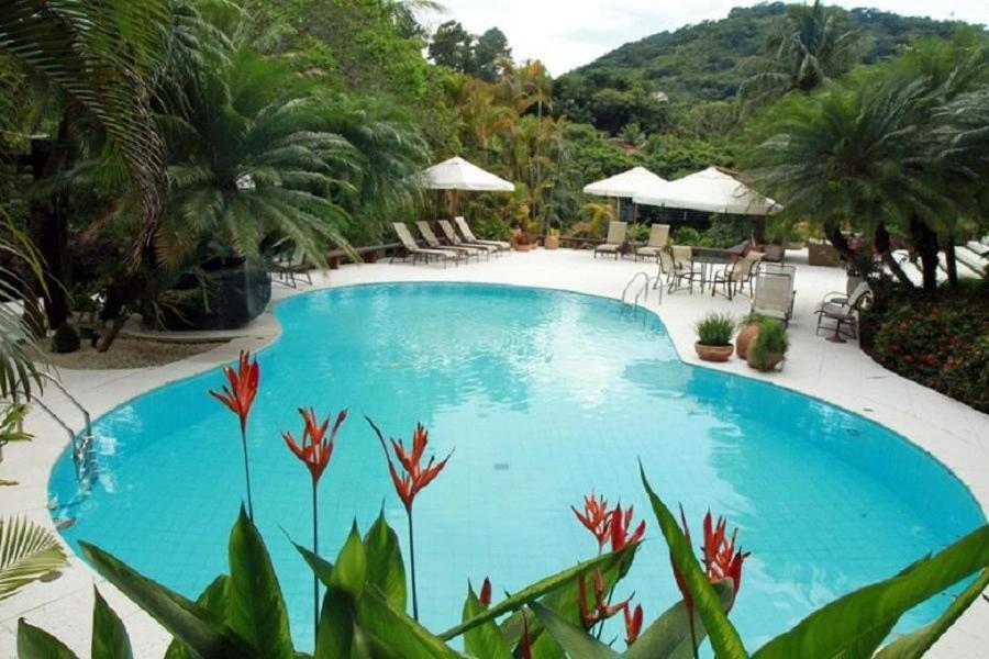 SMI012 Casa charmosa em condomínio à beira mar