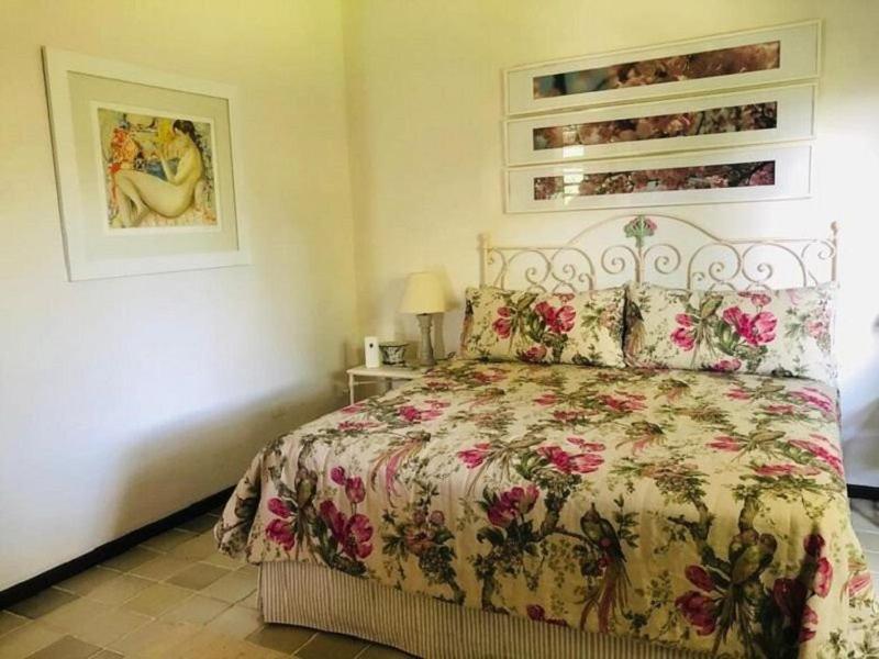 SMI012 Casa charmosa em condomínio à beira mar