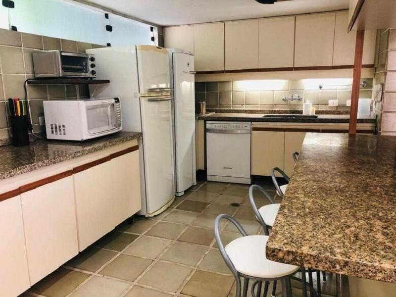 SMI012 Casa charmosa em condomínio à beira mar