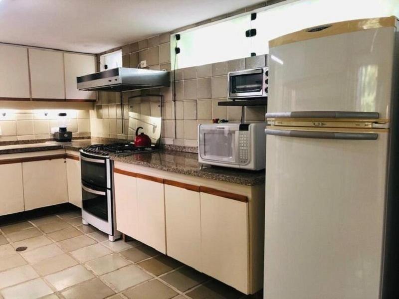 SMI012 Casa charmosa em condomínio à beira mar
