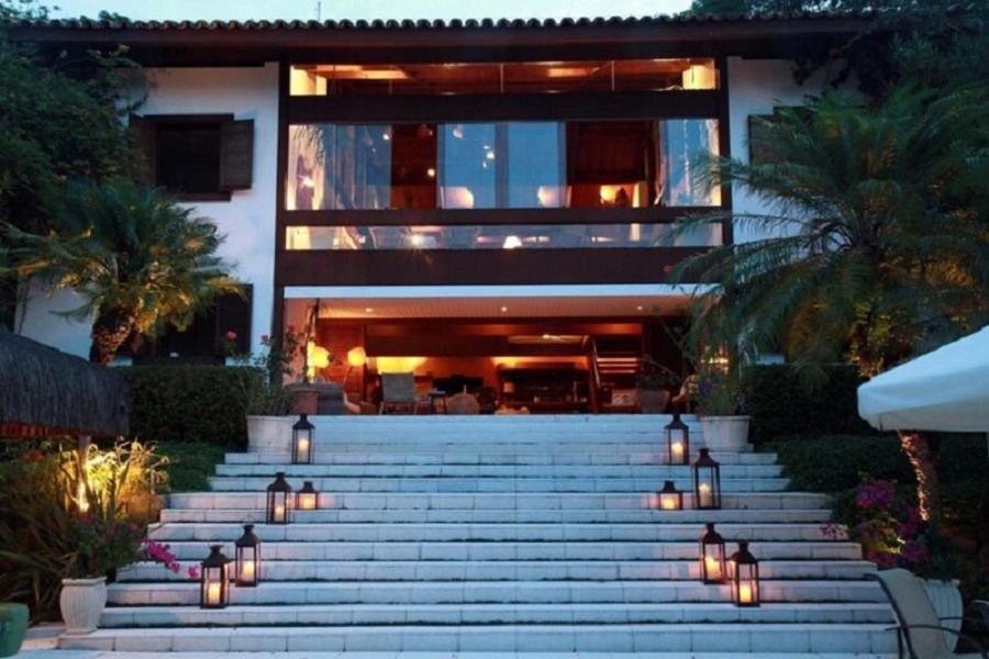 SMI012 Casa charmosa em condomínio à beira mar