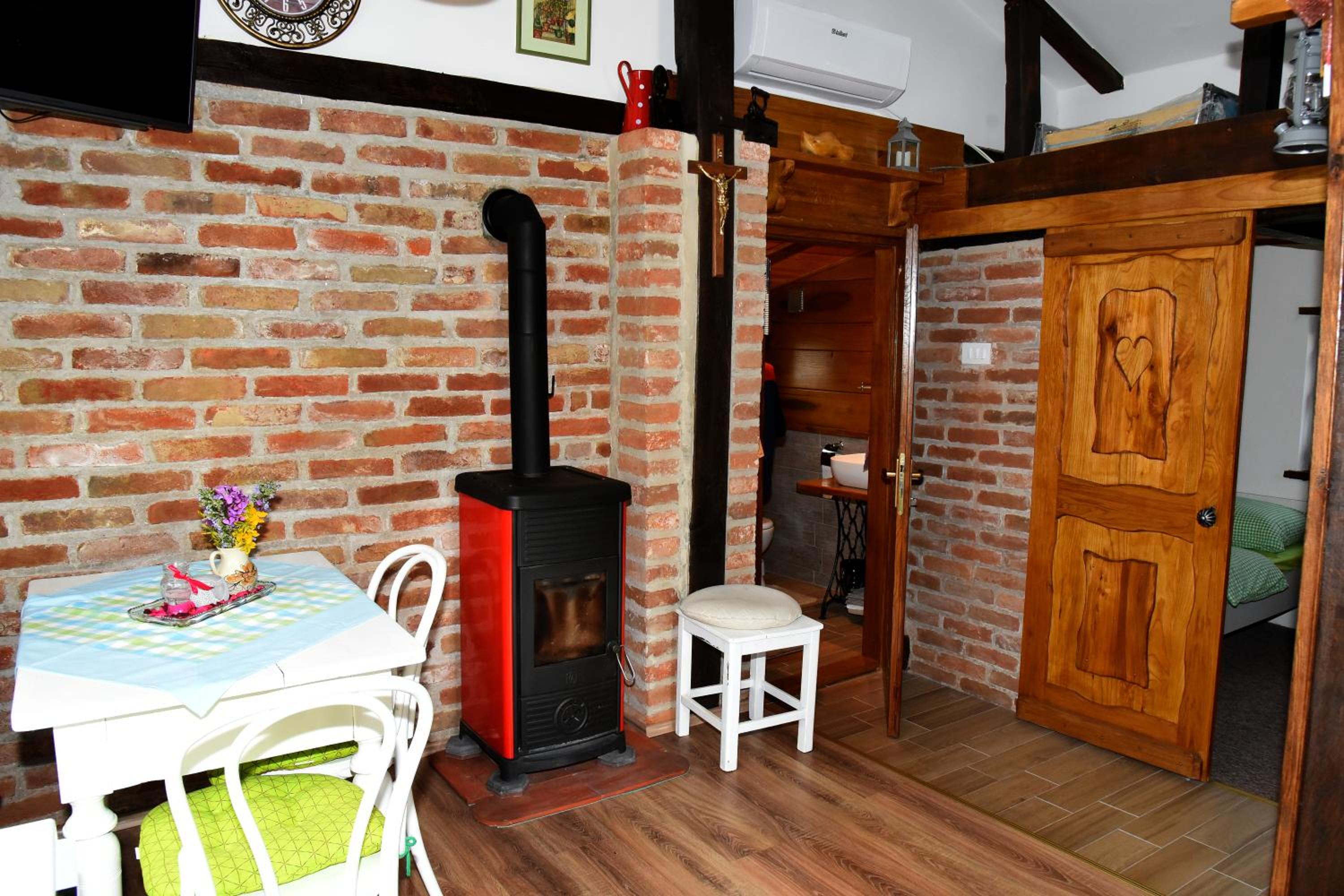 Photo 8
