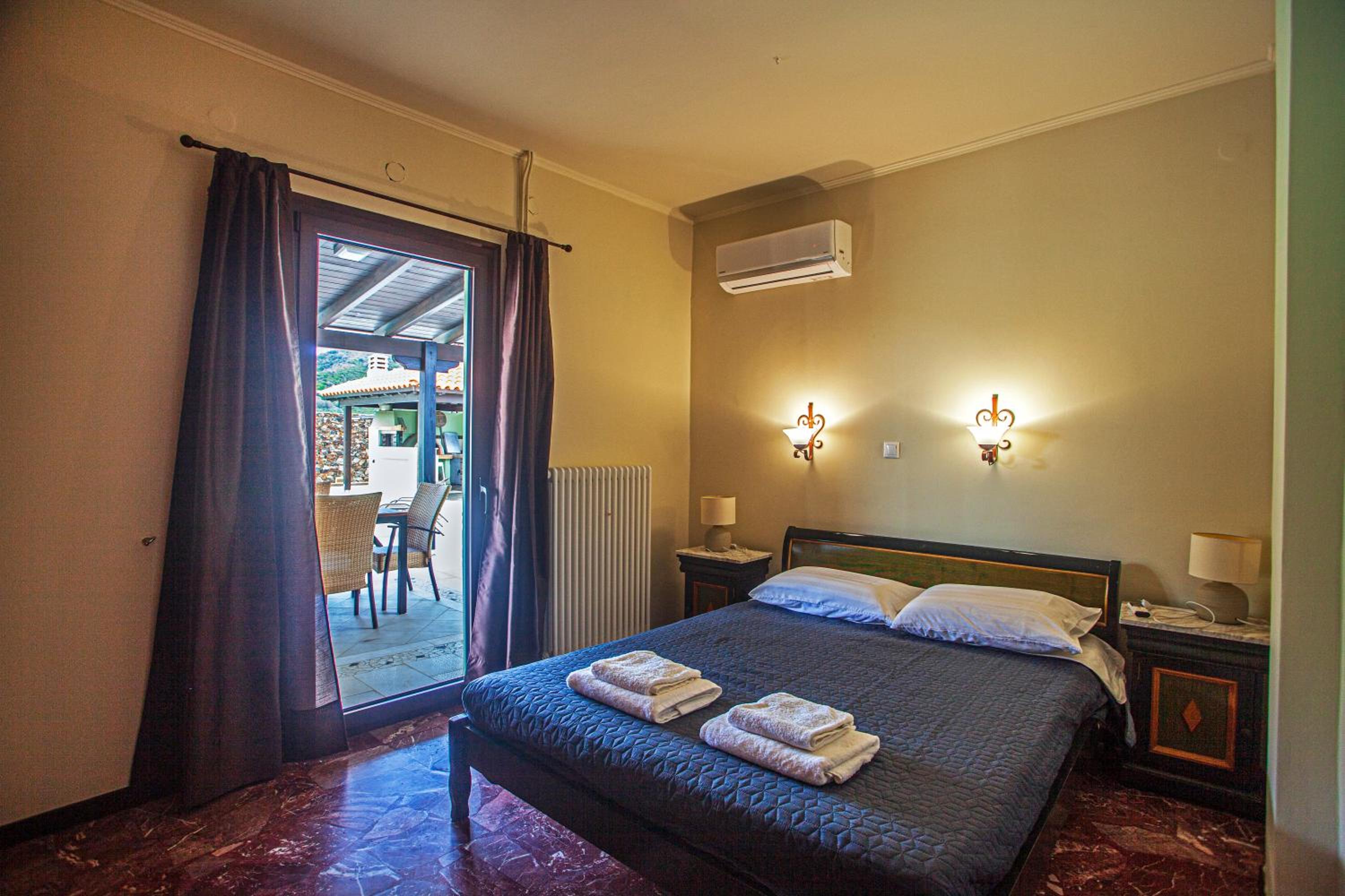 Villa Chloe - Amazing view Villa with swimming pool