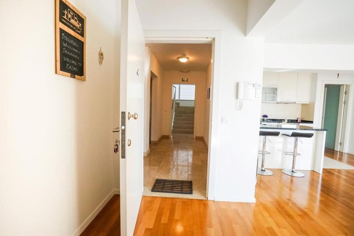 Apartment Zara White