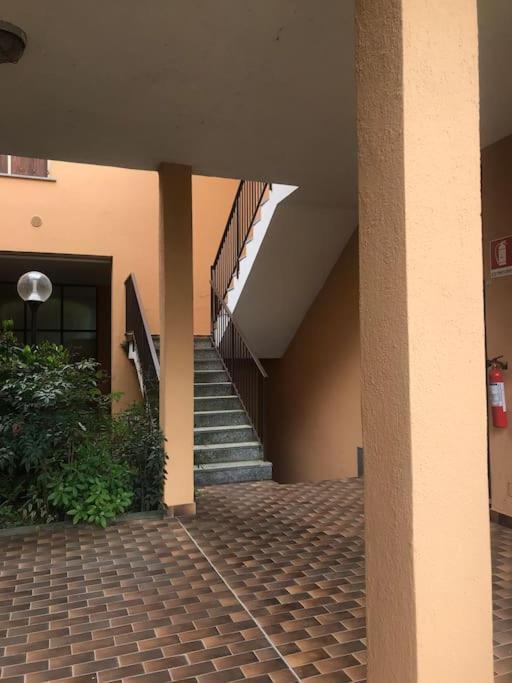 Vic&Sunny's lake view apartment
