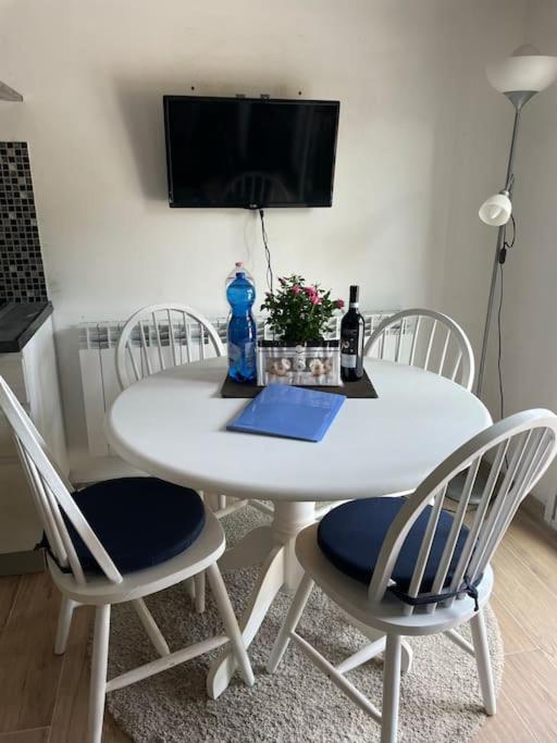 Vic&Sunny's lake view apartment