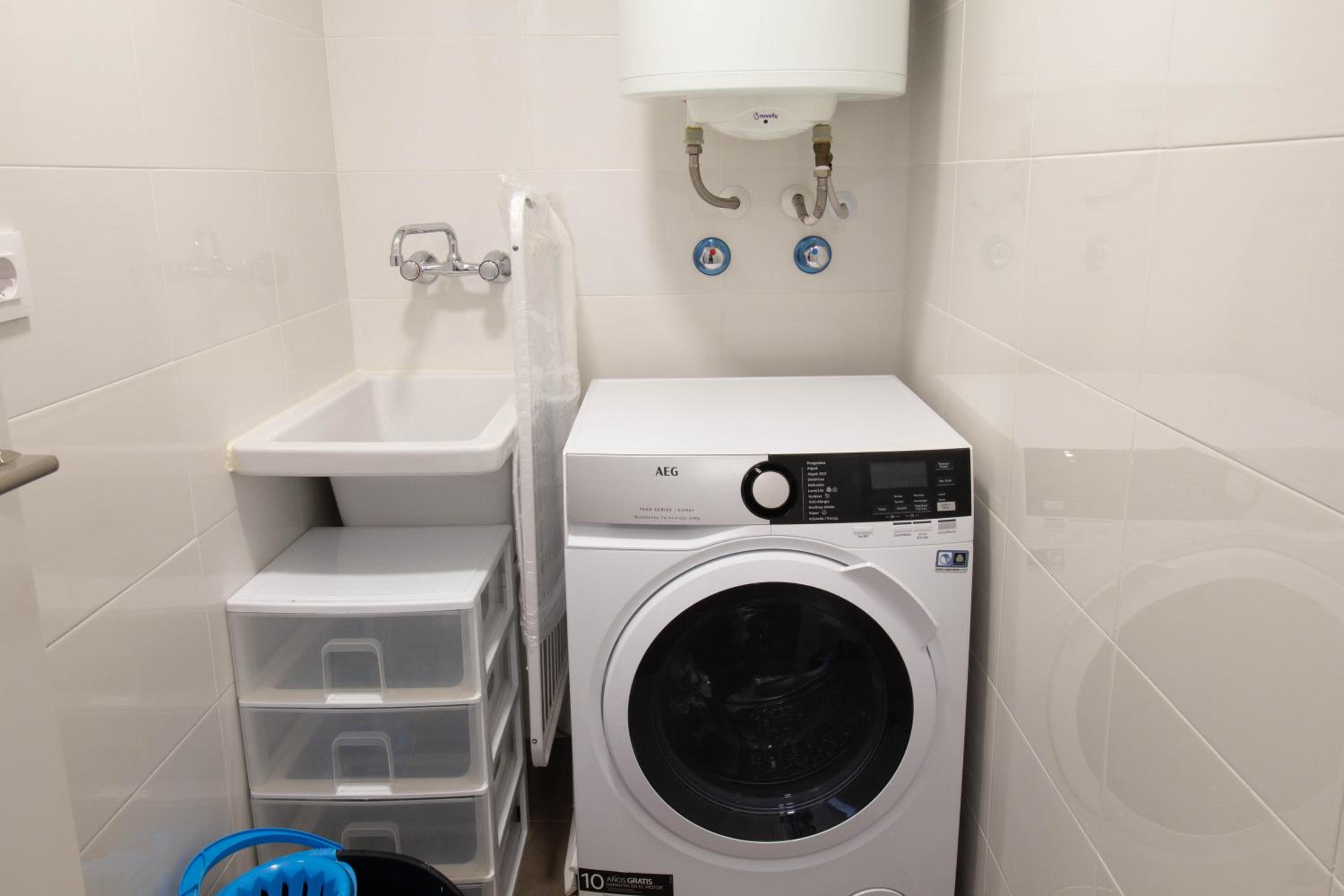RentitSpain - Salobreña - Apartamento Oasis con Gym y Balcón