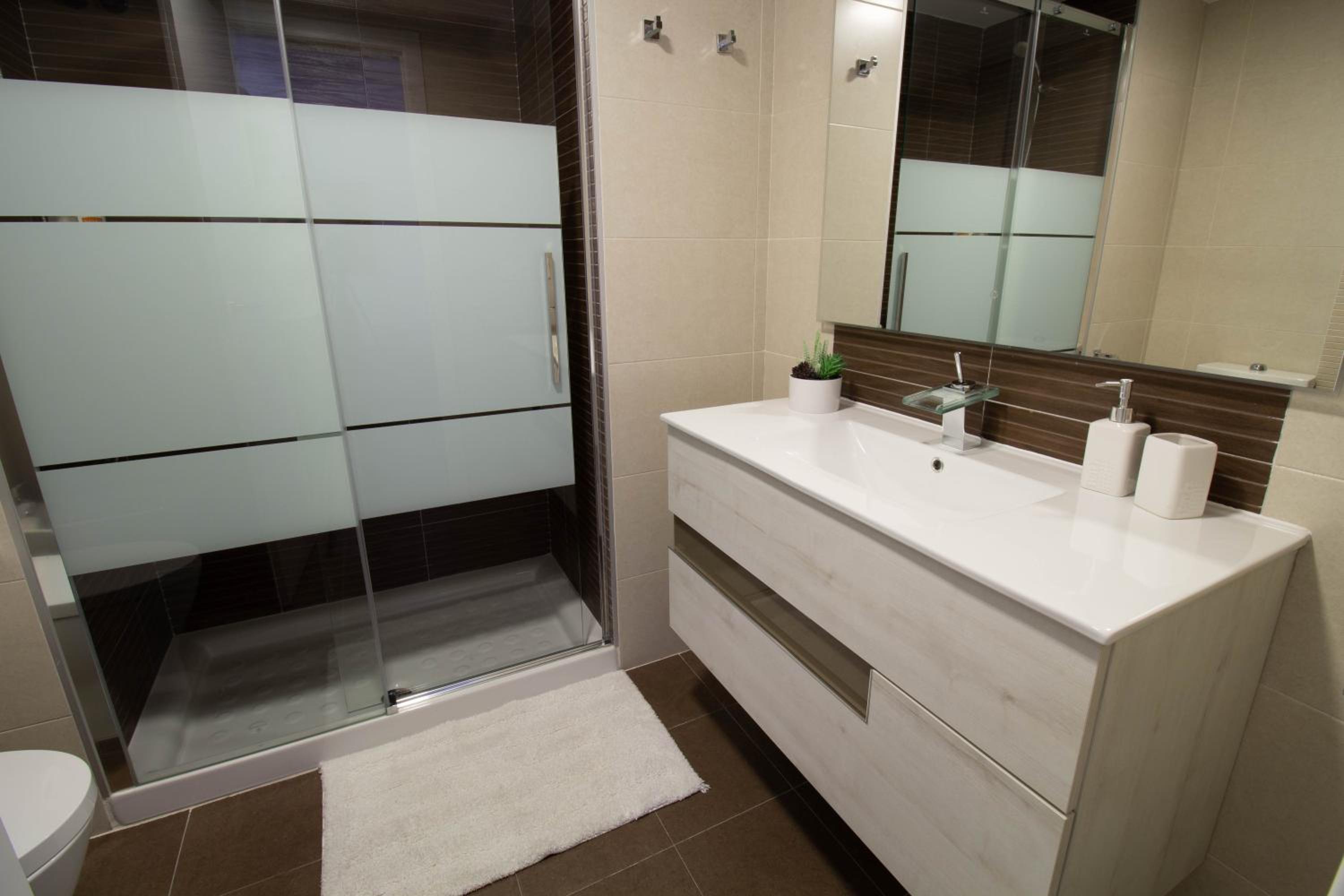 RentitSpain - Salobreña - Apartamento Oasis con Gym y Balcón