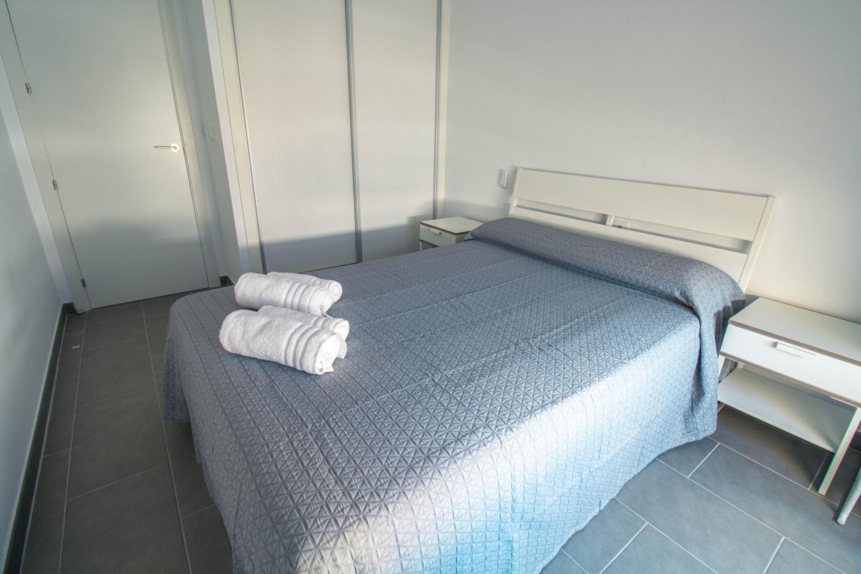 RentitSpain - Salobreña - Apartamento Oasis con Gym y Balcón
