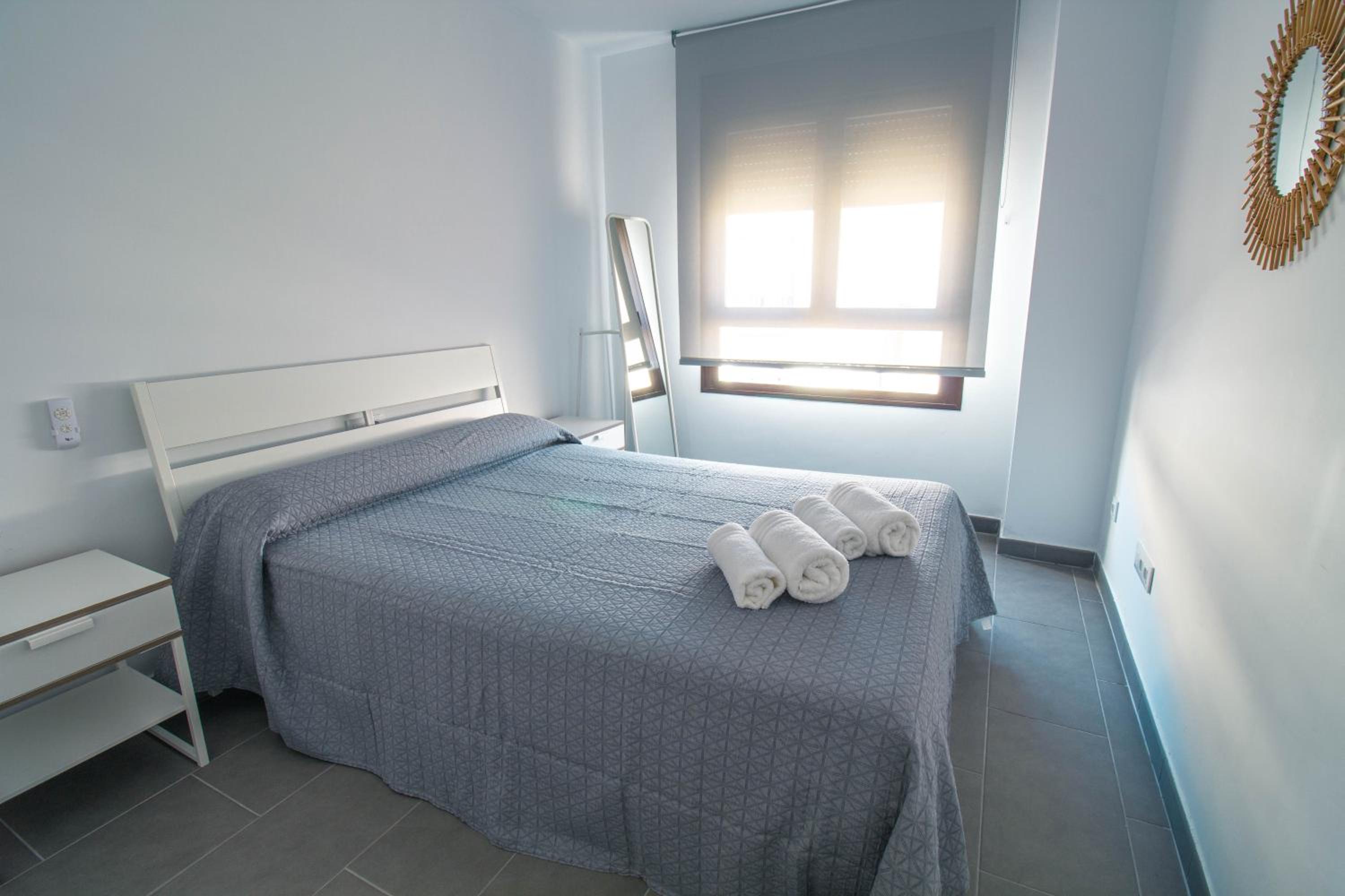 RentitSpain - Salobreña - Apartamento Oasis con Gym y Balcón